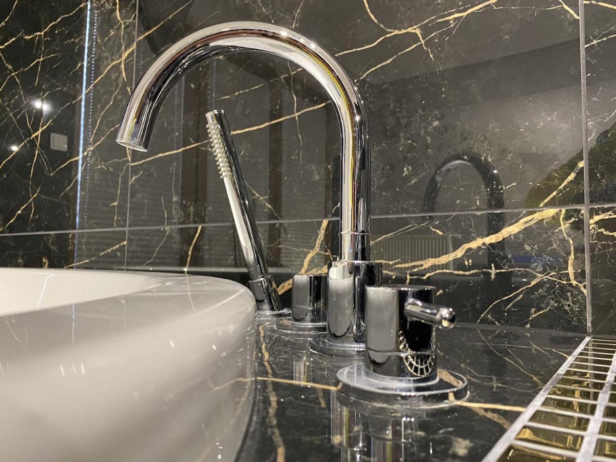 Apartament Jacuzzi Glass-house Station *