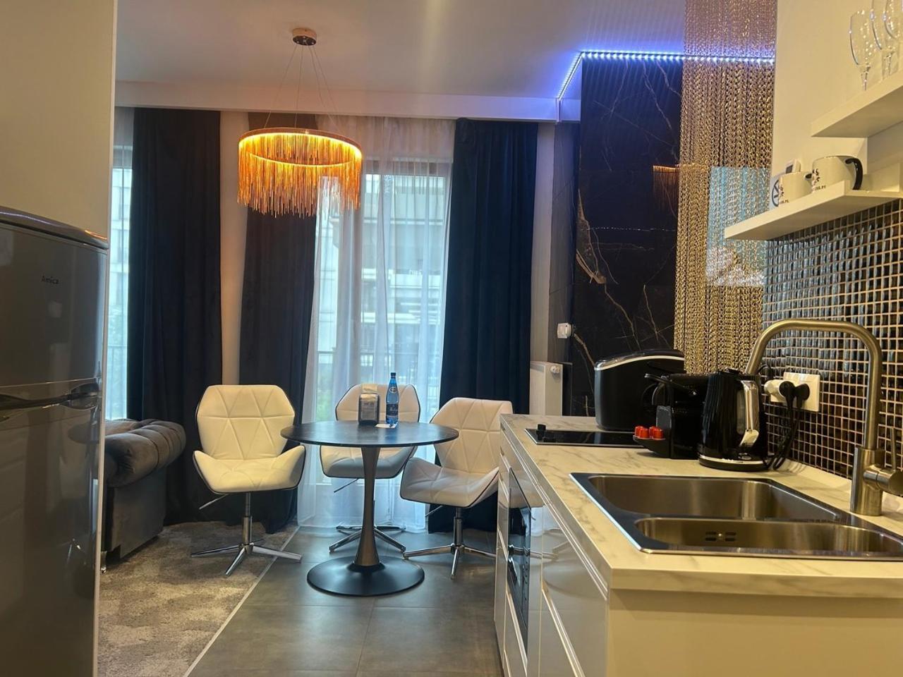 Jacuzzi Glass-house Station Apartament
