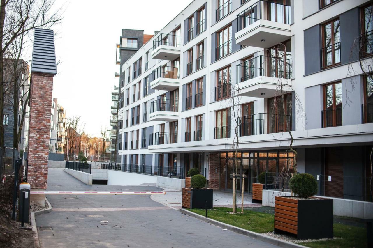 Apartament Jacuzzi Glass-house Station *
